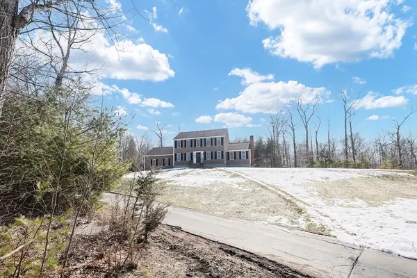 30 Chocolog Rd, Uxbridge, MA 01569