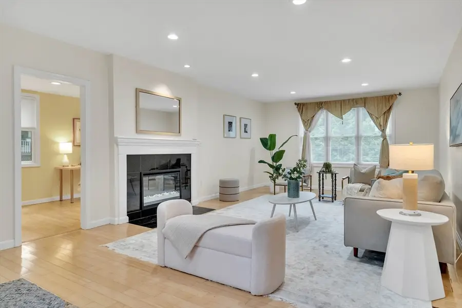 829 Chestnut St, Newton, MA 02468 - #3