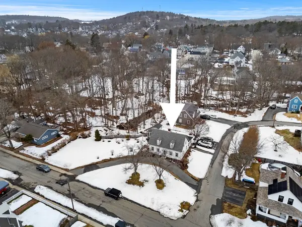 35 Huntington Ave, Amesbury, MA 01913