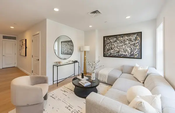 16 Boardman St #105, Boston, MA 02128