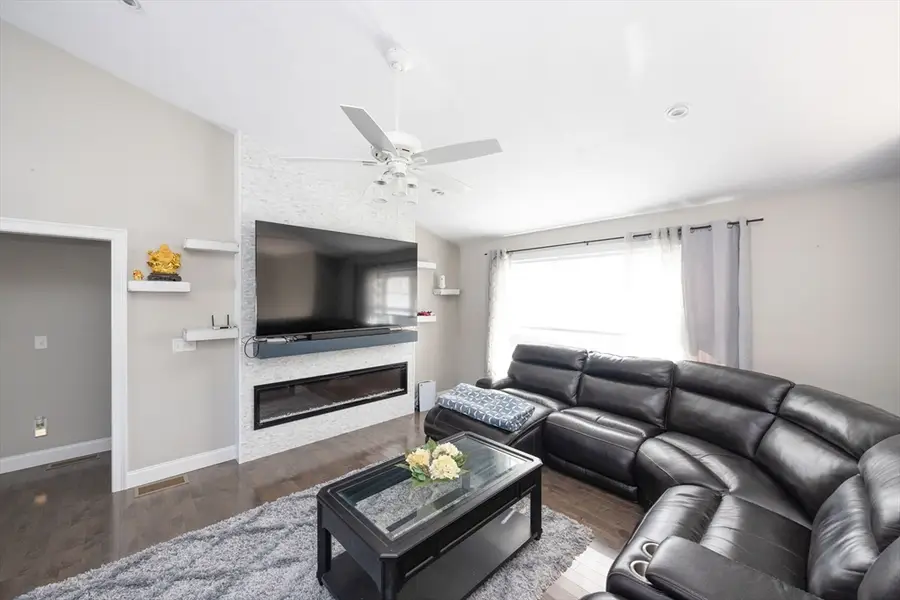 35 J Davis, Charlton, MA 01507 - #3