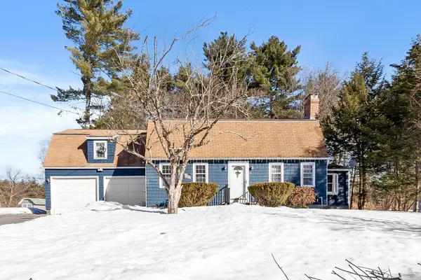 45 Maplewood Dr, Townsend, MA 01469