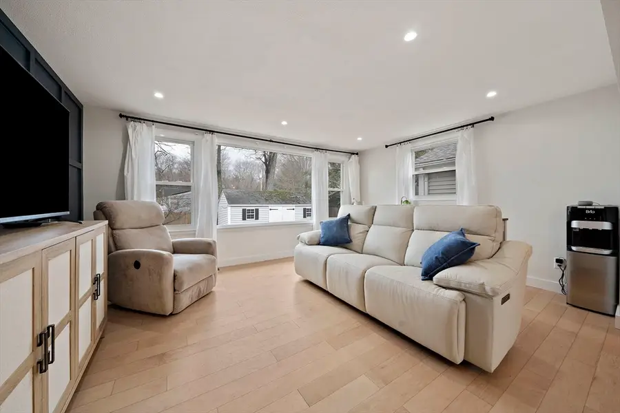 303 Pond St, Rockland, MA 02370 - #3