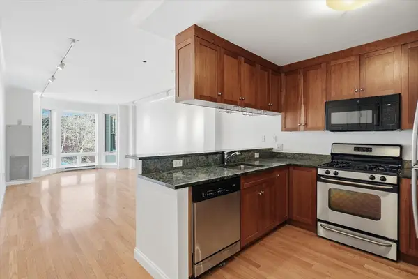 2-14 Saint Paul St #403, Brookline, MA 02446
