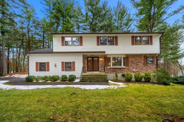 2 Garfield Ln W, Andover, MA 01810