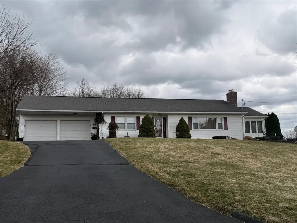 106 Vermont St, Holyoke, MA 01040 - #1