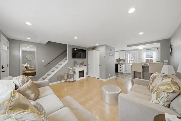 38 Village Green Dr #77, North Andover, MA 01845