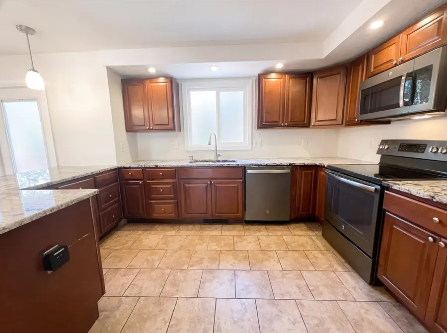 5 Tracy Ann Dr, North Grafton, MA 01536 - #3