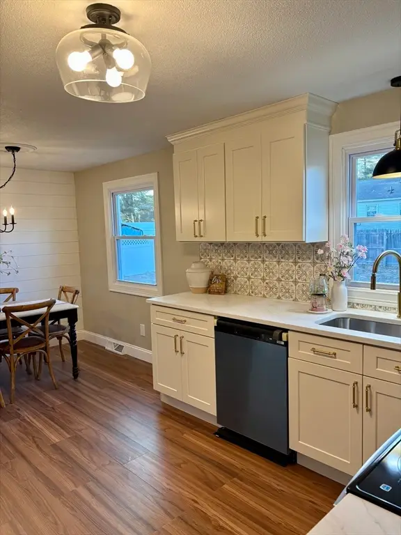 34 Flora St, Springfield, MA 01129 - #3