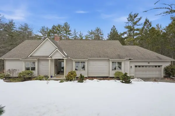 16 N Valley Rd, Pelham, MA 01002
