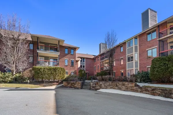 770 Salisbury St #517, Worcester, MA 01609