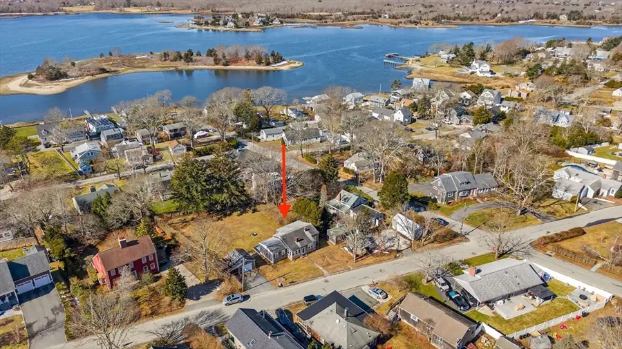 18 Wilson St, Dartmouth, MA 02748 - #2