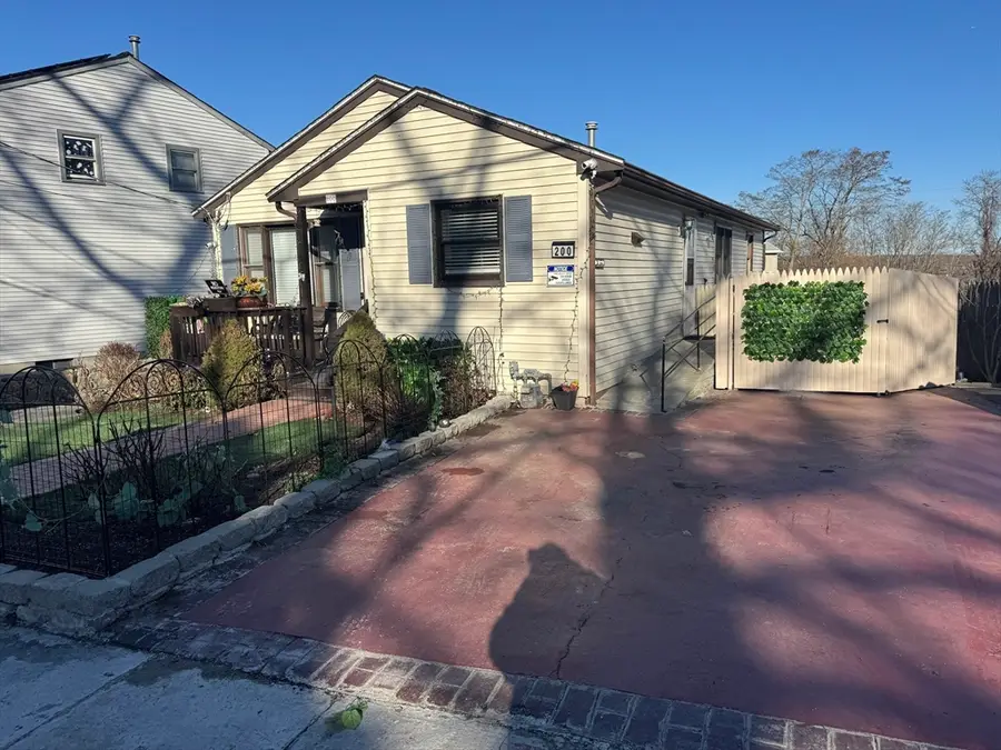 200 Crescent St, Fall River, MA 02720 - #3