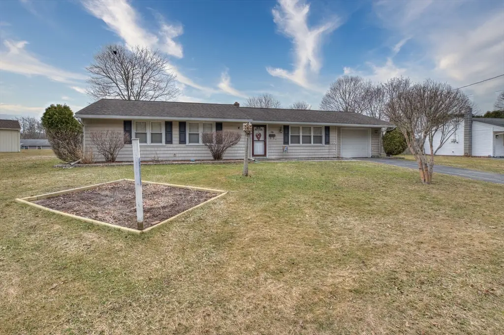 56 Burnside Dr, Swansea, MA 02777 - #1