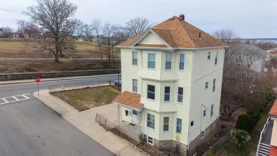 221 Beach St, Fall River, MA 02721 - #3