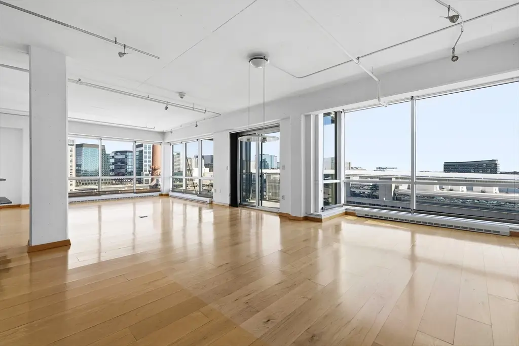 25 Channel #1102, Boston, MA 02210 - #1