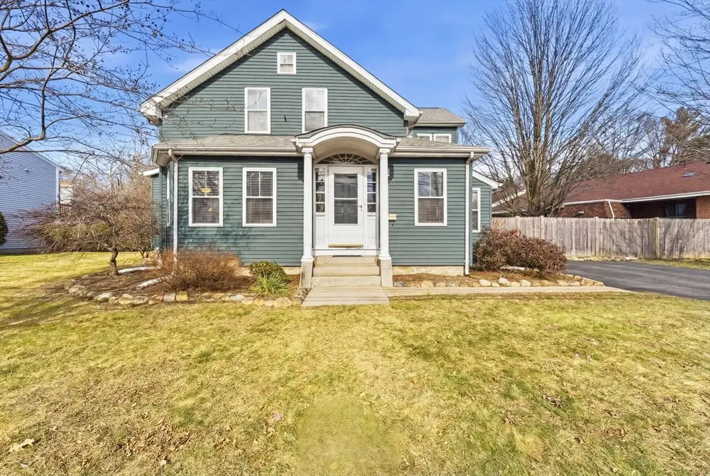589 Smithfield Rd, North Providence, RI 02904 - #1