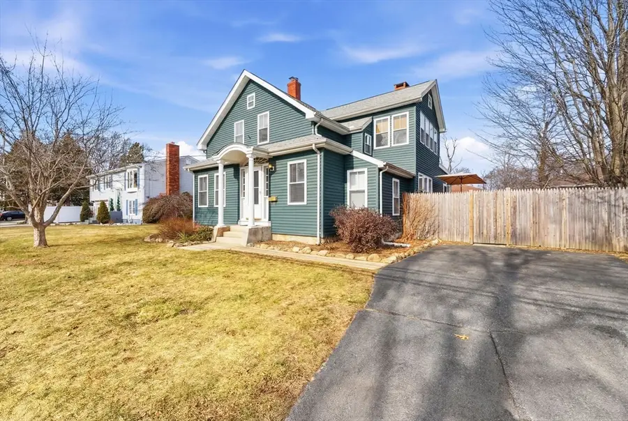 589 Smithfield Rd, North Providence, RI 02904 - #3