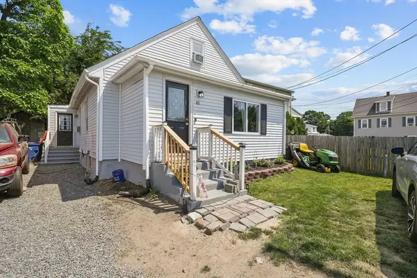 42 Taunton Ave, Seekonk, MA 02771