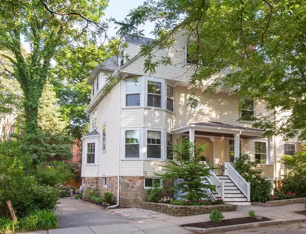 17 Coolidge St, Brookline, MA 02446