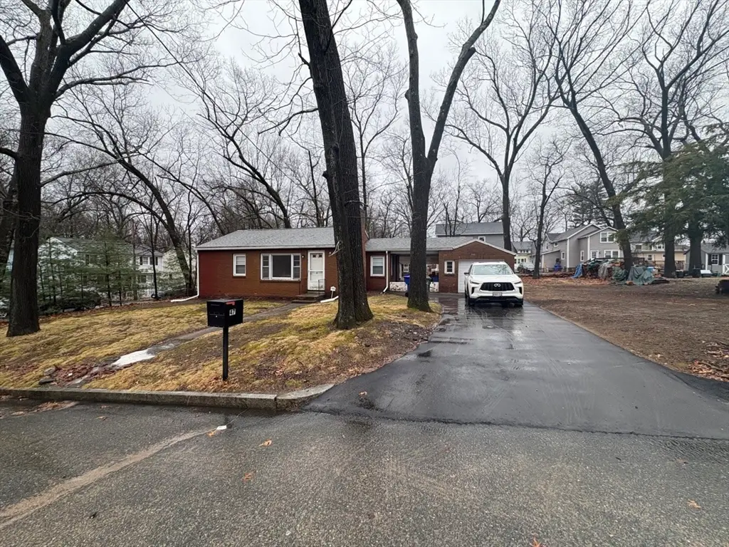 47 Arbutus St, Springfield, MA 01109 - #1