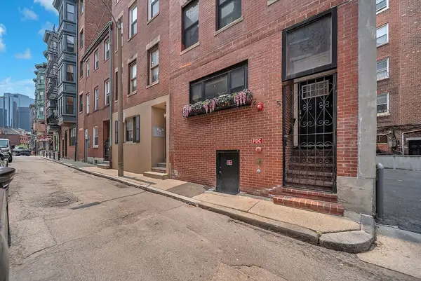 5 Garden Ct #3, Boston, MA 02113