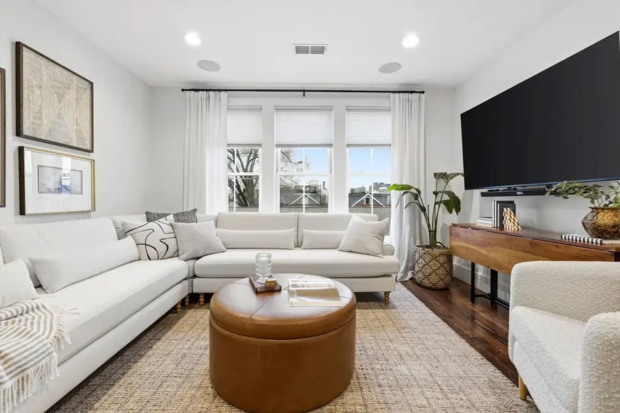 12 Mohawk St #6, Boston, MA 02127 - #3