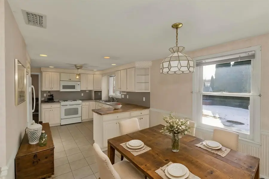 309 Island Pond Rd, Springfield, MA 01118 - #3