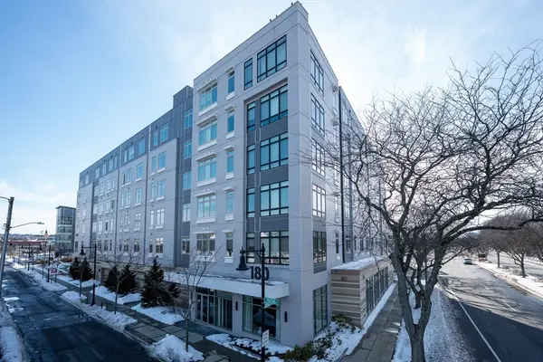 180 Telford St #605, Boston, MA 02135