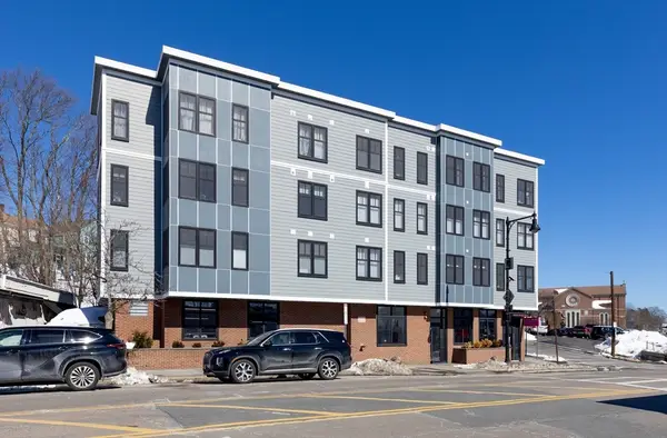 1721 Centre St #402, Boston, MA 02132