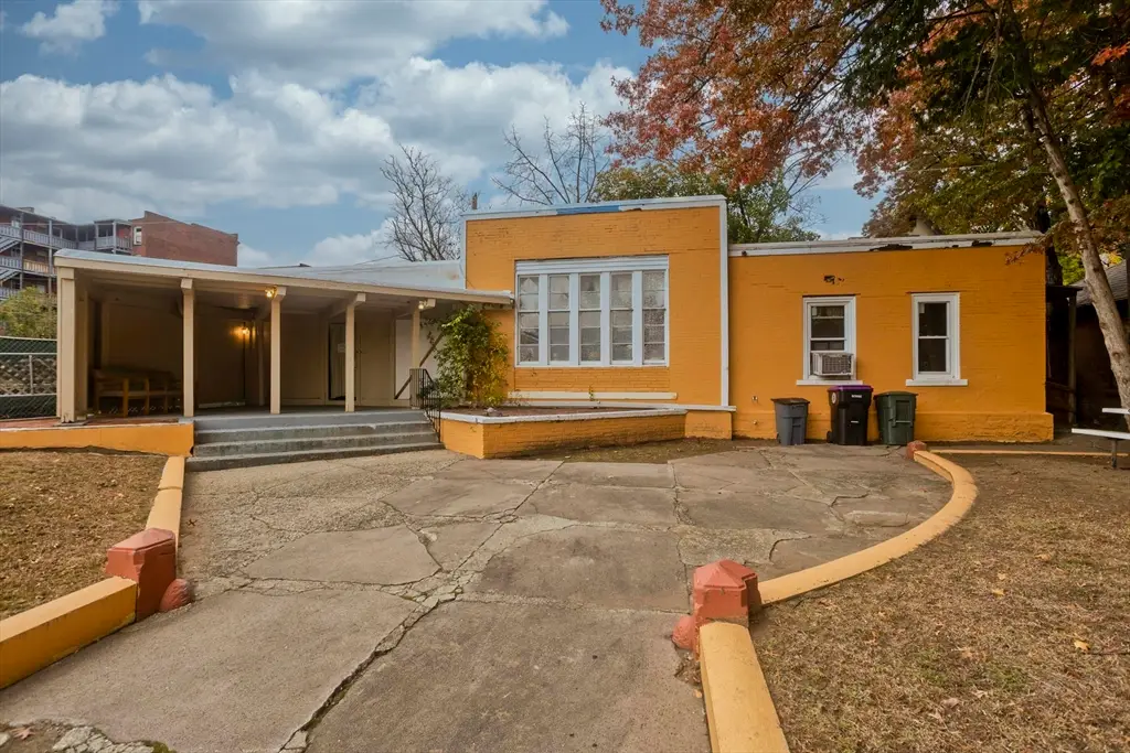 193 Elm, Holyoke, MA 01040 - #1