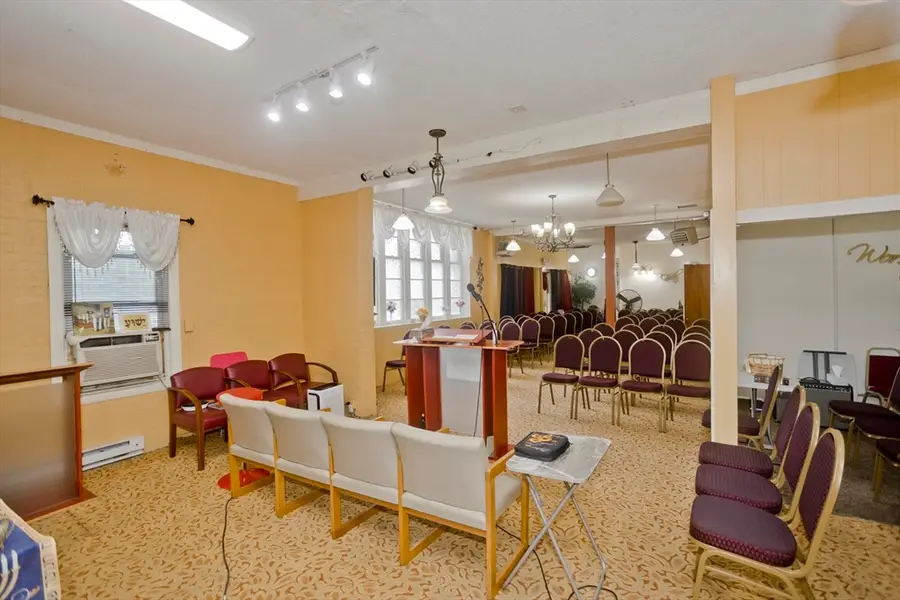 193 Elm, Holyoke, MA 01040 - #2