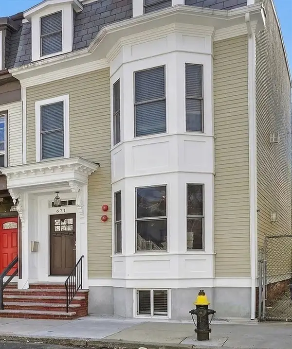 671 E 5th St #1, Boston, MA 02127