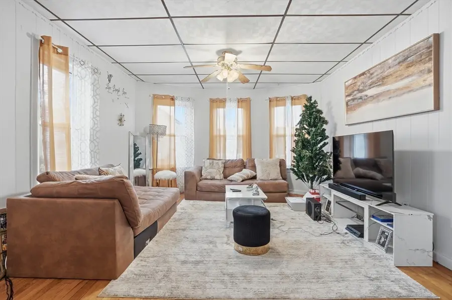 83 Canterbury St, Worcester, MA 01603 - #3