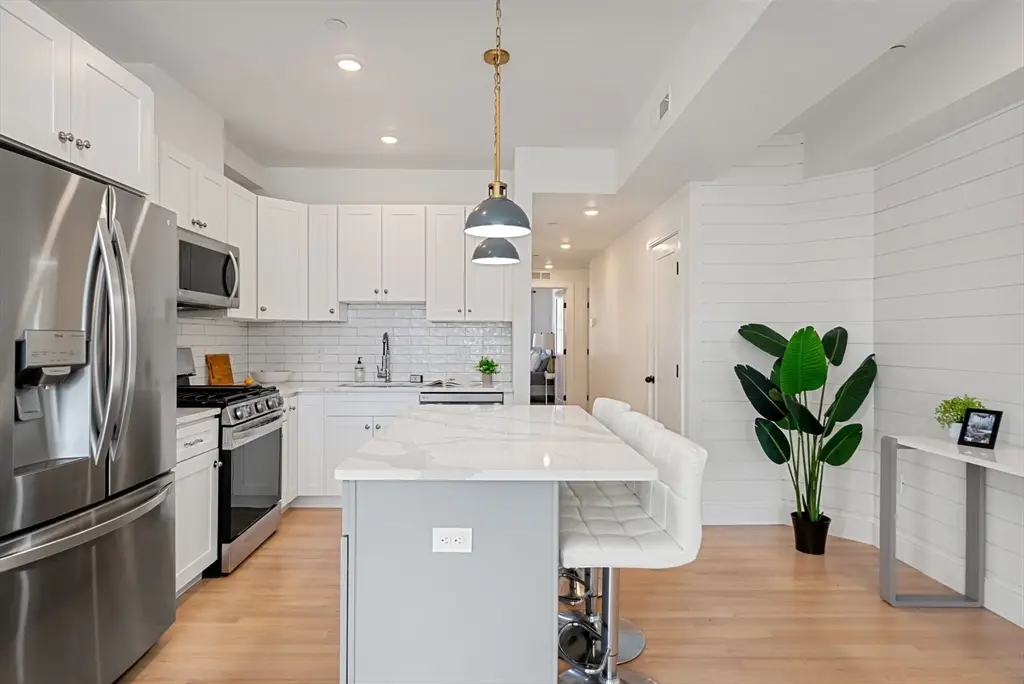 138 Centre St #3, Boston, MA 02124 - #1