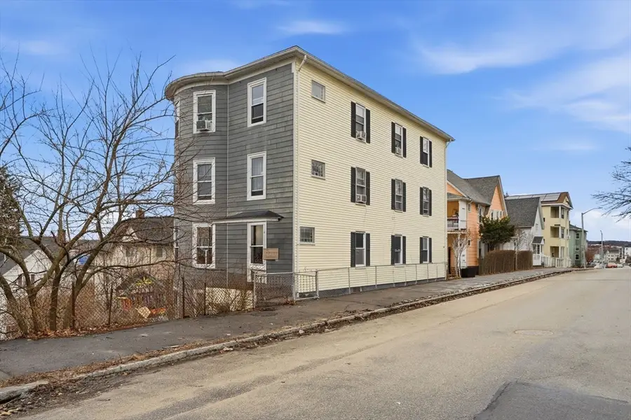 154 Perry Ave, Worcester, MA 01610 - #2