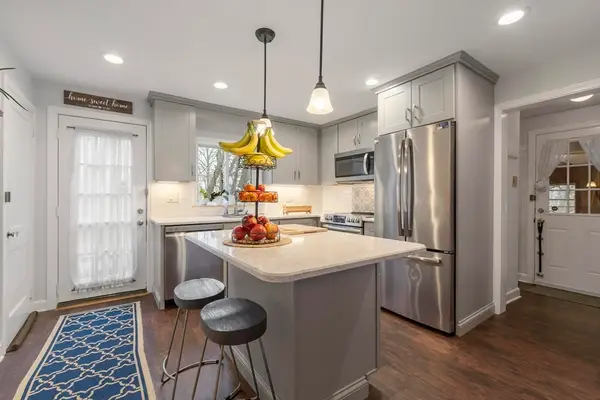 33 Eastford Rd, Auburn, MA 01501