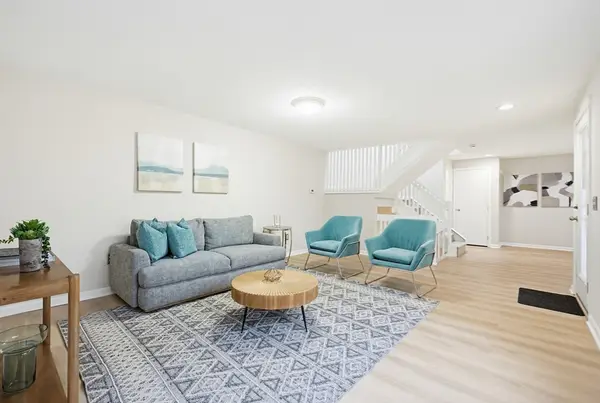 20 Country Club Ln #D, Milford, MA 01757