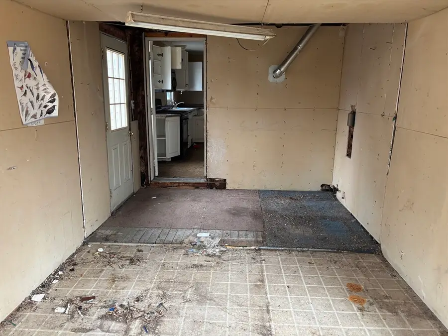 55 Fuller St, Chicopee, MA 01020 - #3