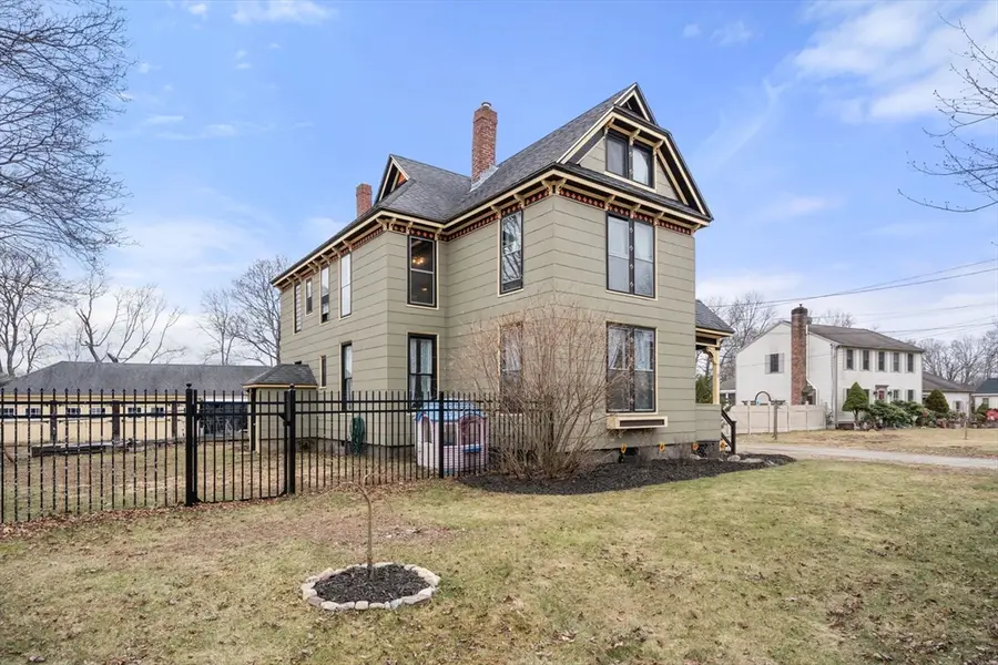 20 Maple St, Uxbridge, MA 01569 - #2