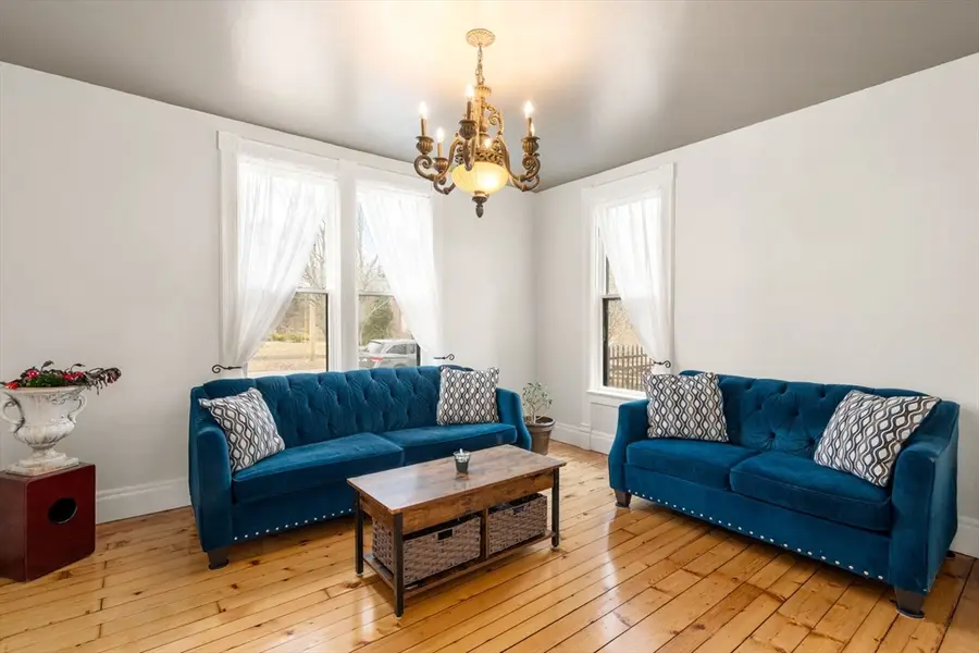 20 Maple St, Uxbridge, MA 01569 - #3