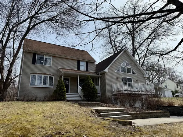 9 Dana Hl, Belchertown, MA 01007