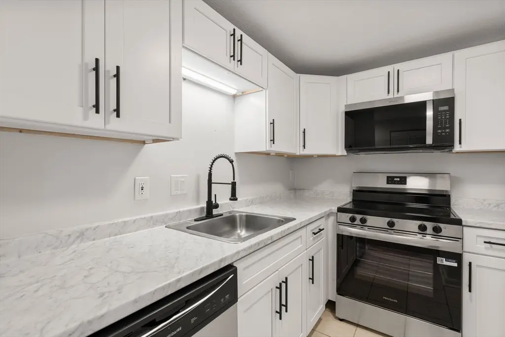 25 Longworth Ave #4, Brockton, MA 02301 - #1