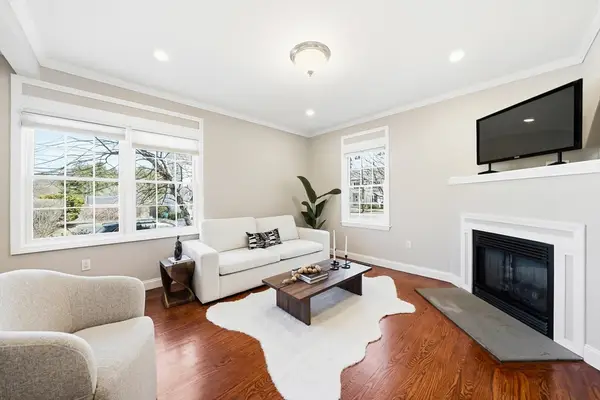 38 Pickering St #A, Winchester, MA 01890