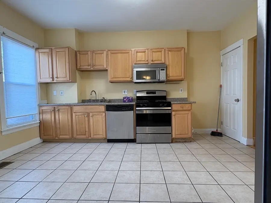 68 Elm St #B, Marlborough, MA 01752 - #3