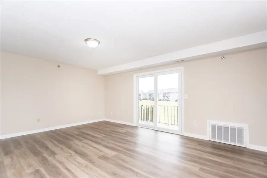 84 Tennis Plaza Road #1, Dracut, MA 01826 - #3