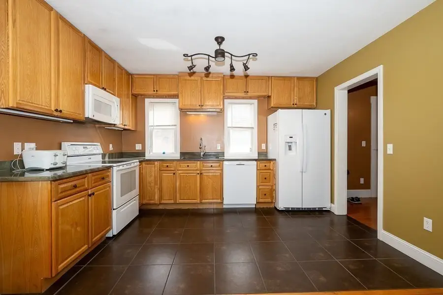 134 Baker St, Gardner, MA 01440 - #3