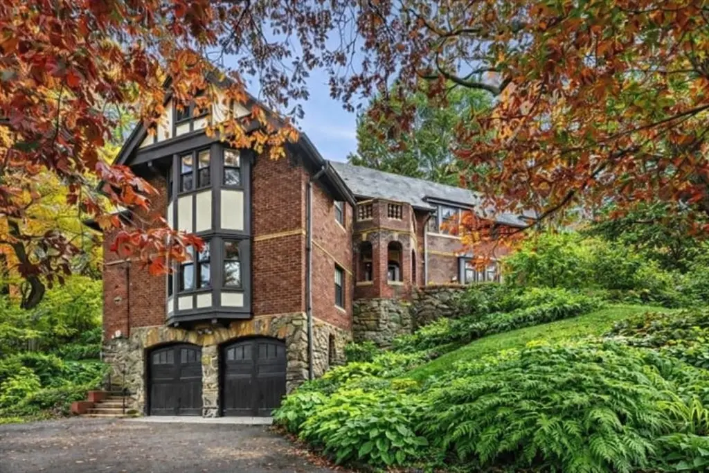 1125 West Roxbury Parkway, Chestnut Hill, MA 02467 - #1