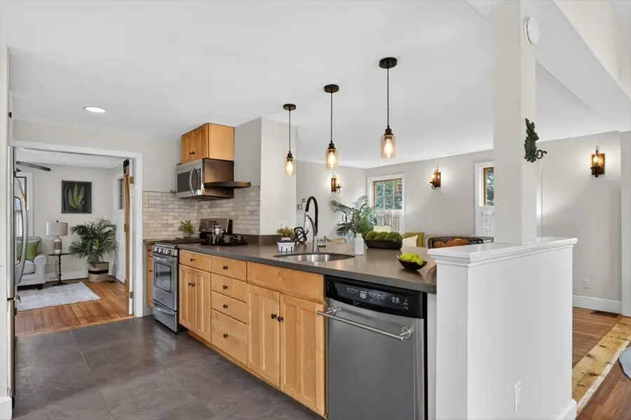 44 Baker St, Holliston, MA 01746 - #3