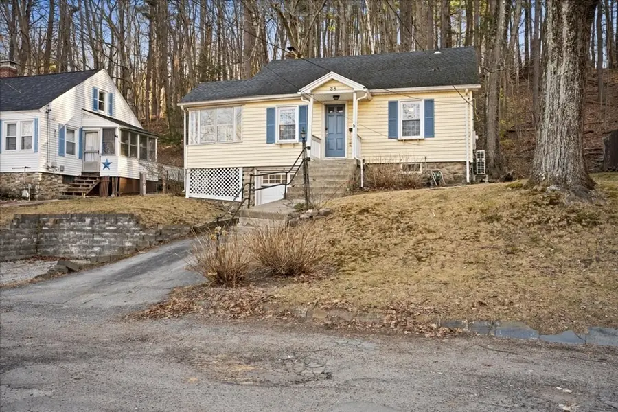 38 Glendale St, Worcester, MA 01602 - #3